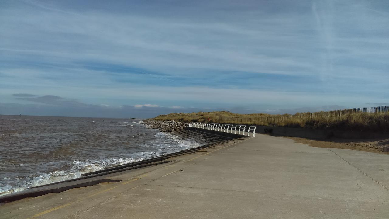 Vale View Apartment, Prestatyn, North Wales - A Stylish, Dog-Friendly Holiday Let Just A 5 Min Walk To Beach & Town! Exterior foto